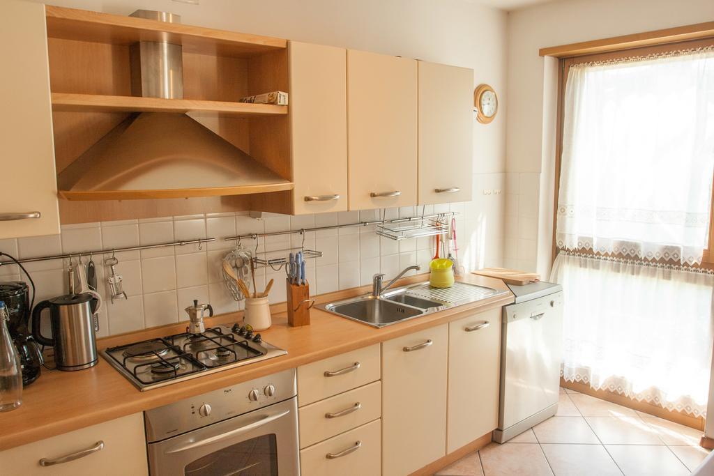 Appartamento Lombardi Riva del Garda Szoba fotó